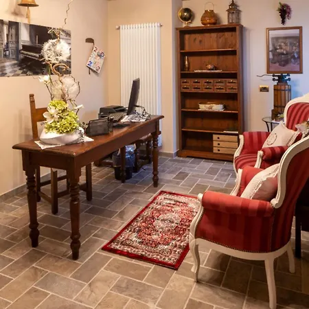 Сasa de vacaciones The Black Rose Country House Calosso