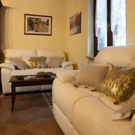 Сasa de vacaciones The Black Rose Country House Calosso