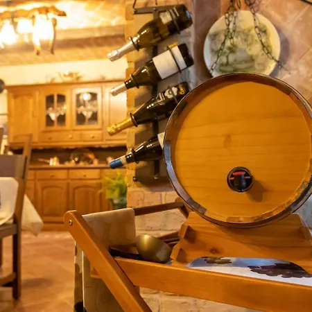 Сasa de vacaciones The Black Rose Country House