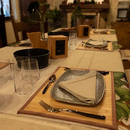 Сasa de vacaciones The Black Rose Country House