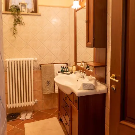 Сasa de vacaciones The Black Rose Country House Calosso
